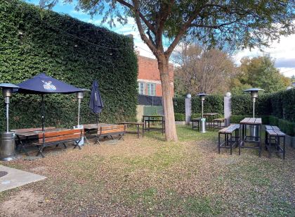 Australian Hotel Young