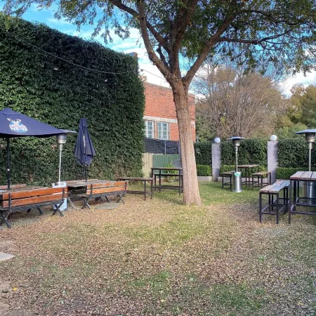 Australian Hotel Young
