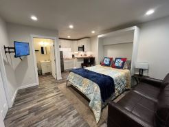 Back Beach Retreat - Car Rental Option