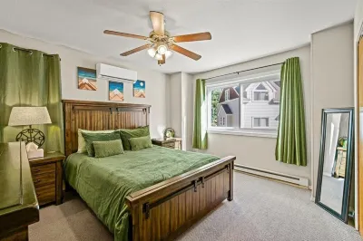 Steps to Hot Springs, Shops, & Trails / 2Br Fiber