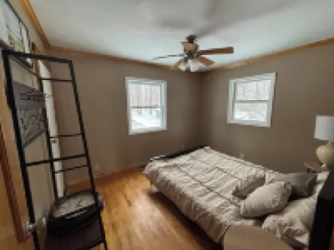 3-bedroom cottage in charming McMillan with WiFi in the East Lake Community Hotels in Luce County