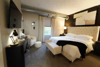 New Chic Condo in Pittsburgh