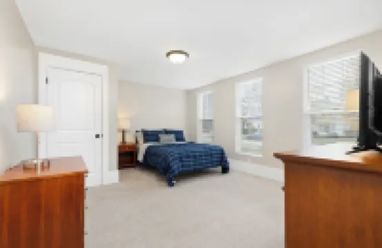 Modern Farmhouse in Charming Neighborhood Walking Distance to Downtown Hotels in Auburn