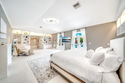 Heated Pool! Private Home+Bikes & Fire Pit!
