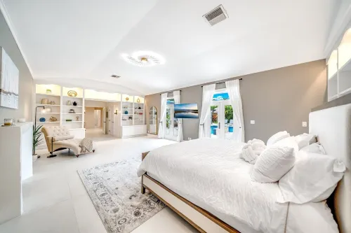 Heated Pool! Private Home+Bikes & Fire Pit!