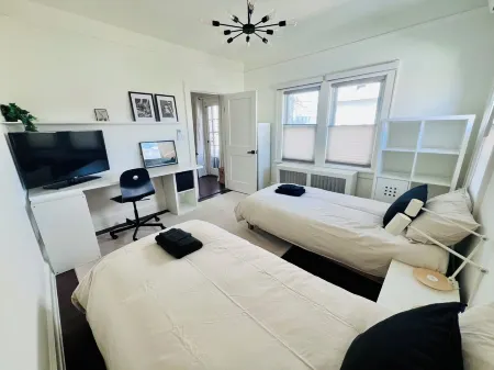 X1f307;Downtown HouseX1f3e1; / 3Min Walk to Trainstation & Facilities / Clean-Spacious-Quiet Отели в г. Гаррисон