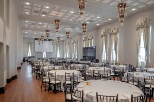 Tulsa Club Hotel, Curio Collection by Hilton