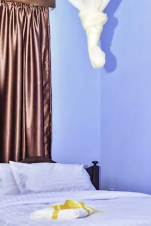 Rovers Place Hotel Отели в г. Awach