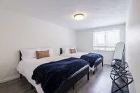 Bullzeye 3Bed2Bath, Full Townhome, Gameroom