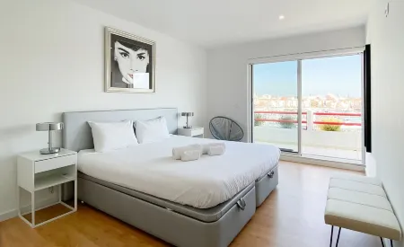 Penthouse Triplex Com Jacuzzi T3 HSR Vilamarina Отели рядом с достопримечательностью «Praia da Quarteira»