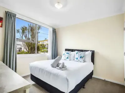 Lovely 2-Bedroom Apartment with Free Parking Hotels in Eastern Beach