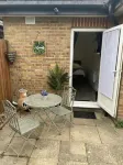Beautiful 1-Bed Studio in Uxbridge London Hotels in Uxbridge