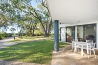 98 Steps to the Beach 2Br Coastal Getaway