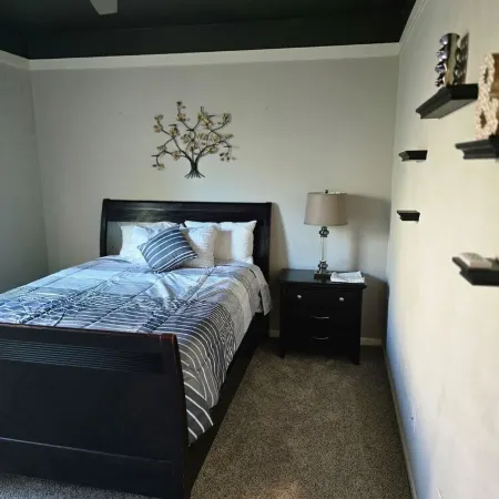 Spacious 4-bedroom house with Pool, WiFi and AC in brilliant Buckeye