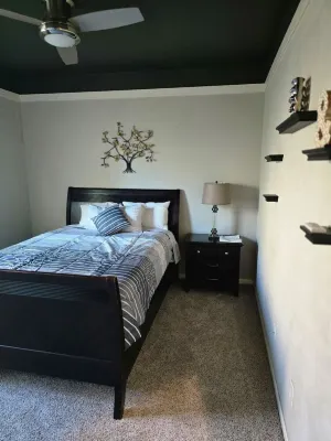 Spacious 4-bedroom house with Pool, WiFi and AC in brilliant Buckeye