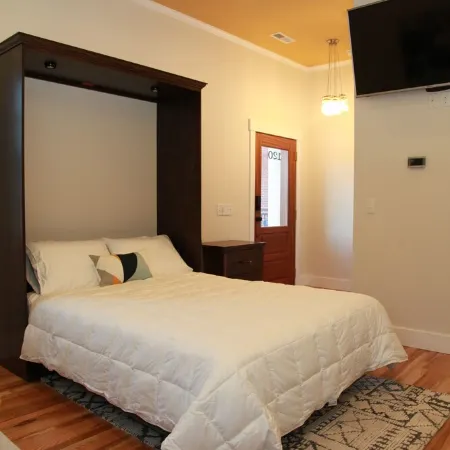 PARK and WALK - Mayberry & Main - 'The Main Suite' - New Construction