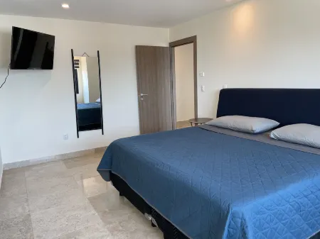 Central 102 Apartments Отели рядом с достопримечательностью «CENTRO DE ATENCION MULTIPLE CAM No.8»