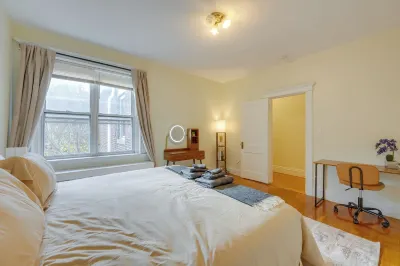 65inTV:Free Parking:Longwood:King Bed:Full Kitchen Hôtels à proximité de : Brookline Booksmith