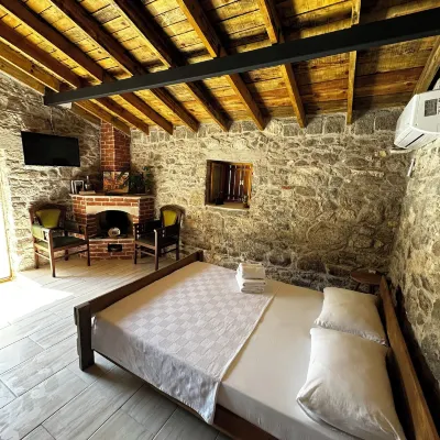 Vasvija Pansiyon Hotels near Cunda Island