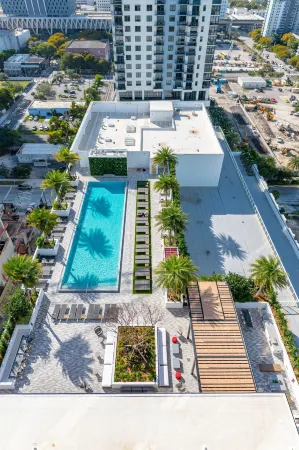 Global Luxury Suites Miami Worldcenter Отели рядом с достопримечательностью «Литл Хайти»