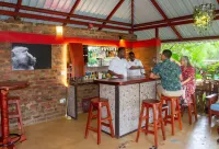 The Courtney Lodge - ที่มีบาร์
