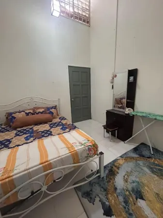 Huda Homestay Bandar Tanah Merah Отели рядом с достопримечательностью «Хомстей Аунер»
