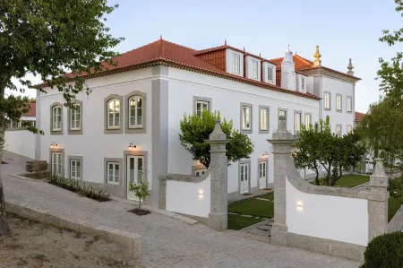 Valverde Santar Hotel & SPA Отели в г. Santar