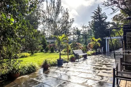 Basilica Resort - Where Luxury Redefines Отели рядом с достопримечательностью «Panchgani Hill Station Point»