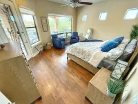 Pickleball Court! +GIANT Pool w/Waterslide! Game Room, Hot Tub, Golf+ - 按摩浴缸