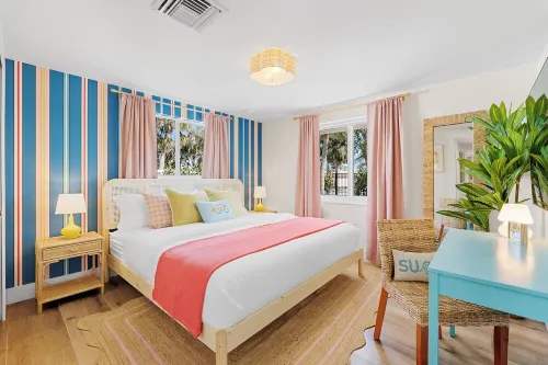 Gulf Coast Beach Retreat.  Pool & Sauna, Cold Plunge, Short Walk to Beach. - Wi-Fi