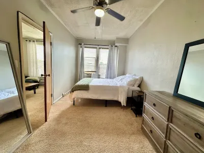 Cozy 1BR on Main St 10 min to Indy