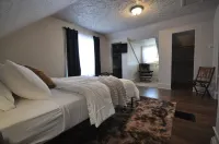 Comfy Rustic Retreat 2 Blocks from Mayo Hospital and Bethany College. Hotel in zona Rounders Sports Bar & Grill