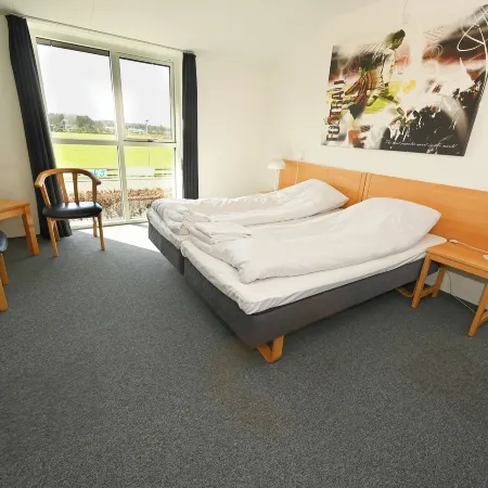 Sport & Academy Hotels in Farso