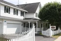 Waterfront Home In Baileys Harbor ~ Fantastic Views Of The Harbor And Islands! Hotel a Baileys Harbor