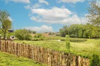 Charming 2-bedroom tiny cabin hot tub camp fire