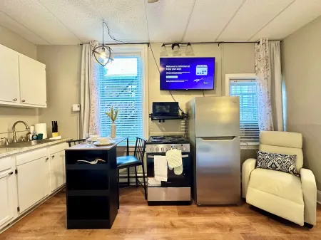 Midtown Studio w/ Bath & Kitchen- Walk To Restaurants & Nightlife! Отели рядом с достопримечательностью «Harrisburg University of Science and Technology»