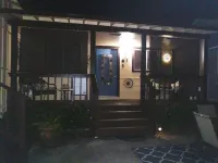 Clifton By The Sea Bungalow-2 Miles from Kemah Boardwalk- Pet Friendly