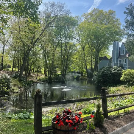 Cozy newly renovated condo, in Norwich, CT. 3 mins from Mohegan Sun Casino.