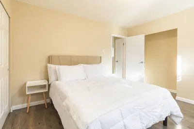 Walkable condo in heart of vibrant D/n Redmond,  m/s from Microsoft, woodinville