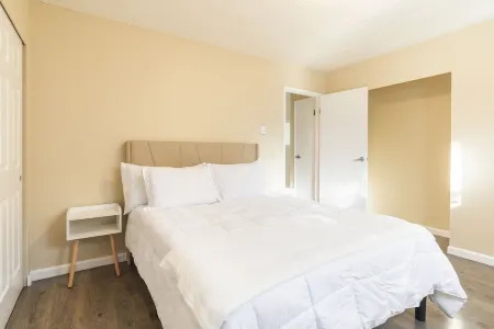 Walkable condo in heart of vibrant D/n Redmond,  m/s from Microsoft, woodinville Отели рядом с достопримечательностью «Microsoft Building 88»