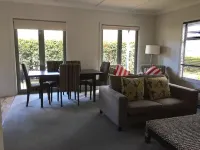 Cozy 3 Bedroom Cottage with Pool