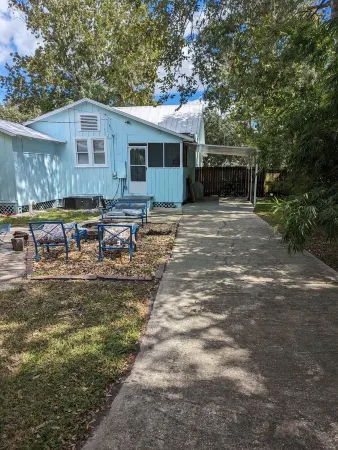 Charming bungalow in Sanford's historical district