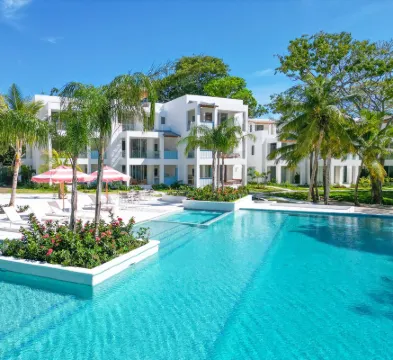 Modern Island Living – 2-Bed, 2-Bath Beachfront Condo at Watercolors Roatán E4