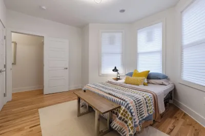 Modern & Spacious 3 BED/ 2 BA Condo mins from NYC