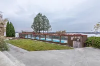 Stunning Mid-Century Inspired Lake House, Private Pool, Jet-ski & Boat Dock!