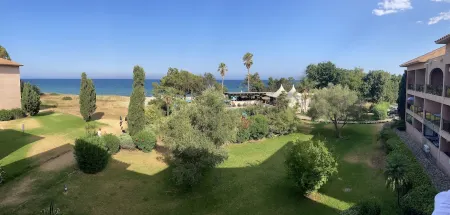 San Nicolao de Moriani: les Marines studio sea view with direct beach access.