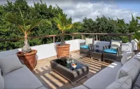 Tranquility Oasis:  Private Penthouse living with local Pool, Beach and Golf!