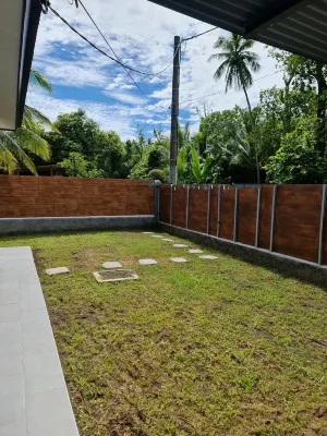 5 minutes from the dock and shops. Nice renovated house for families in Moorea