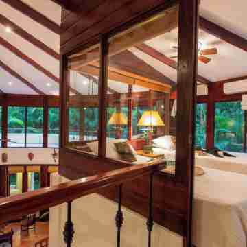 On Manuel Antonio Beach, 3 bed private pool and jacuzzi Lots of Monkeys! Rooms