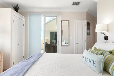 3 bedroom beachfront penthouse with stunning views!